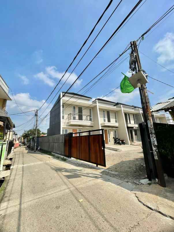 rumah modern 2 lantai di pondok benda pamulang