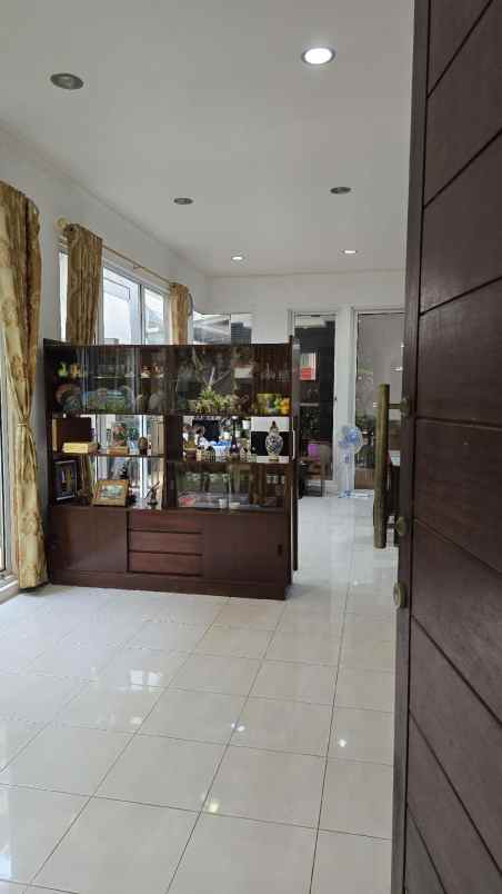 rumah modern hommy mahogany residence cibubur