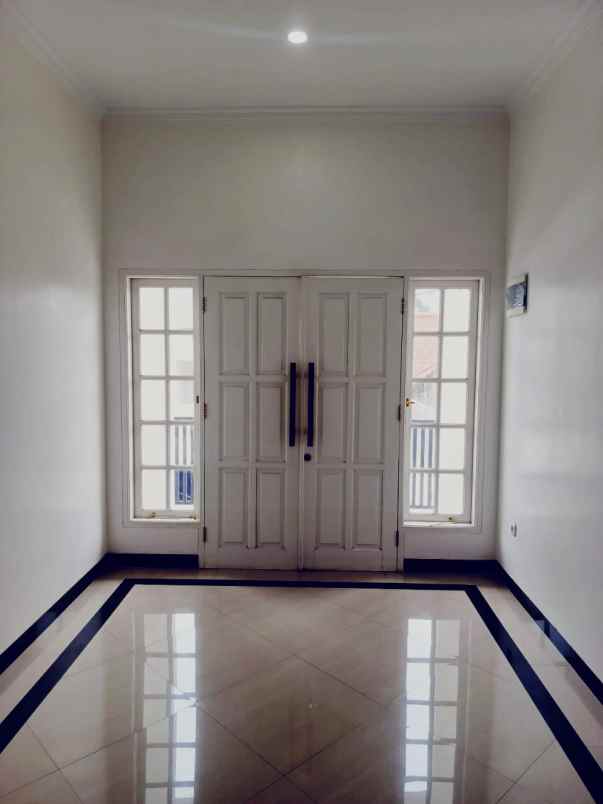 rumah modern klasik di kebagusan pasar minggu jaksel