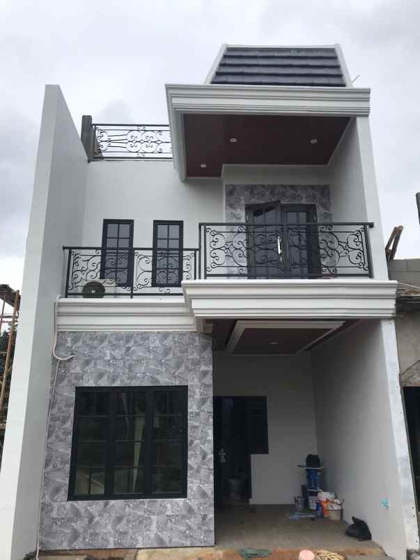 rumah modern klasik strategis di tapos depok