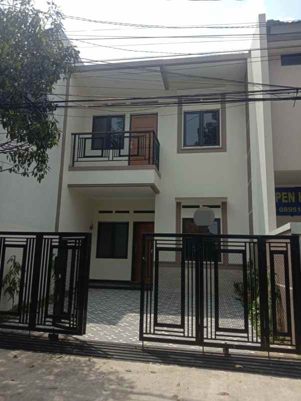 rumah modern minimalis di jl leo gumuruh kota bandung