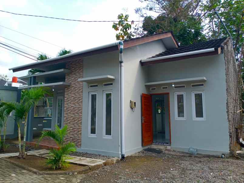 rumah murah modern hanya 11 menit ke kampus umy