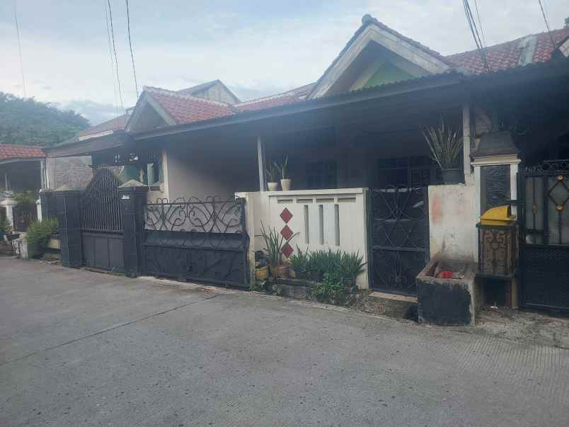 rumah nempel kawasan serpong