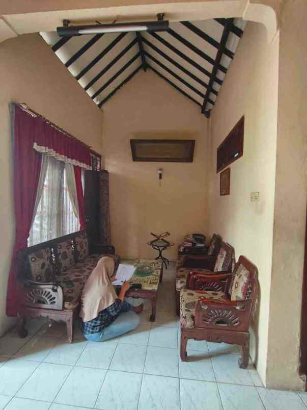 rumah pinggir jalan strategis di abadinaya depok