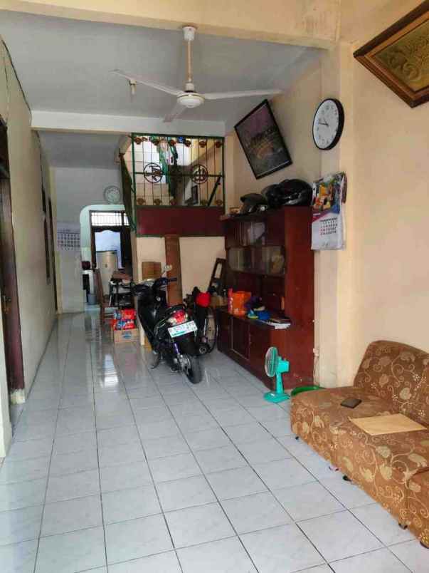 rumah pinggir jalan strategis di abadinaya depok