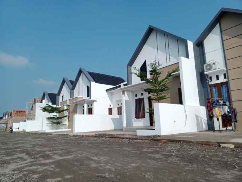 rumah scandinavian dekat dr oen solobaru