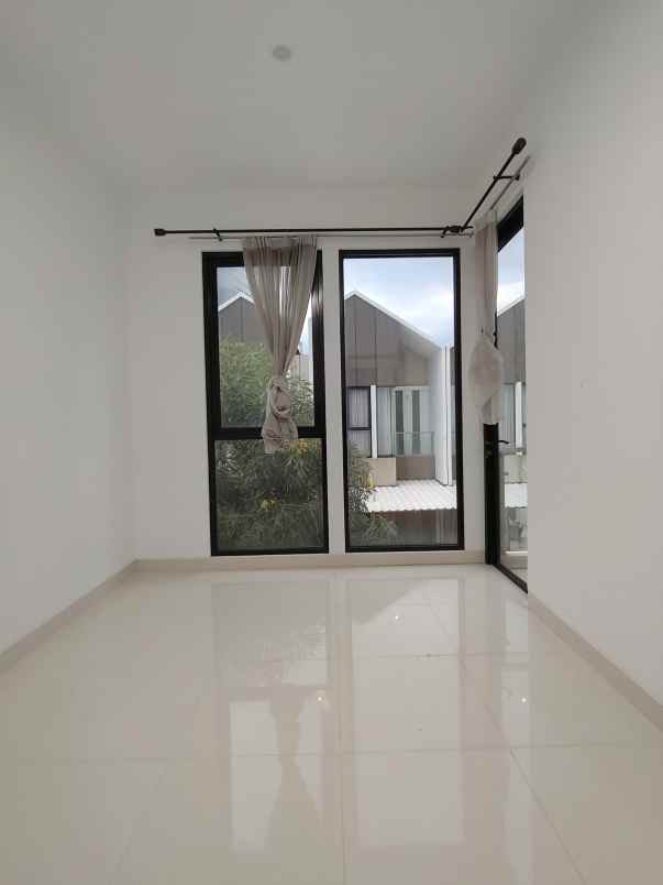 rumah second dalam cluster di cilangkap jaktim