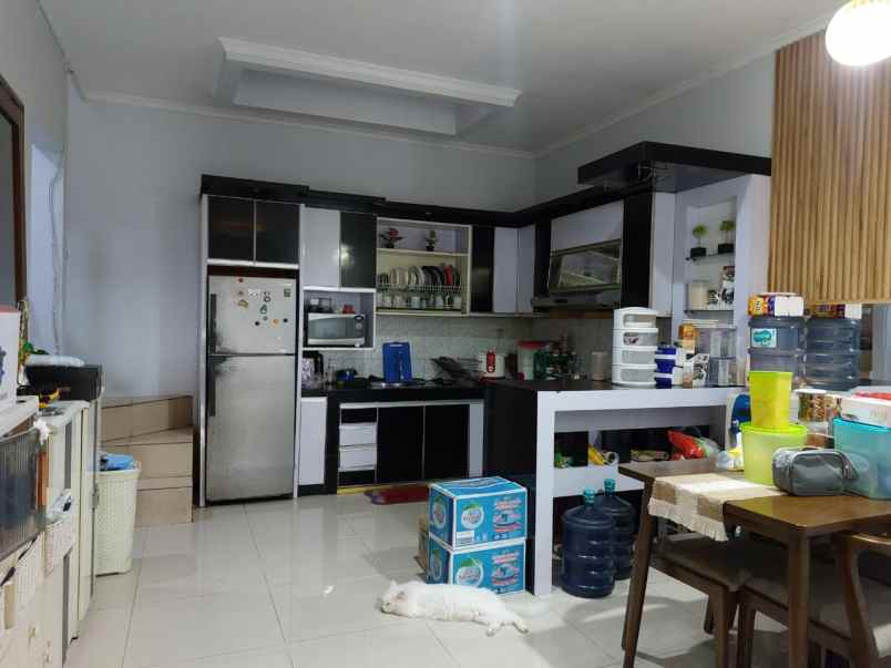 rumah second dalam cluster di harapan indah bekasi