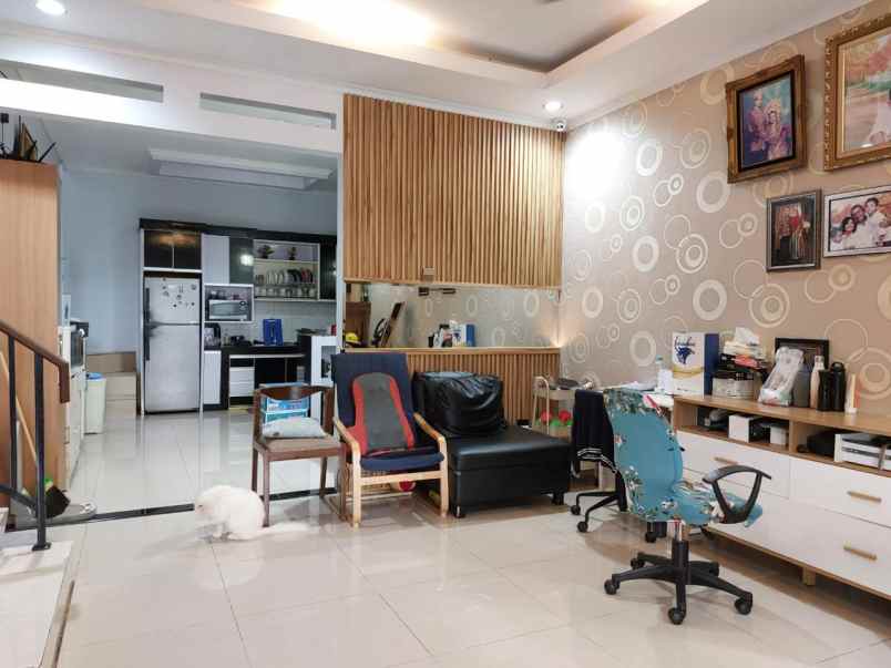 rumah second dalam cluster di harapan indah bekasi