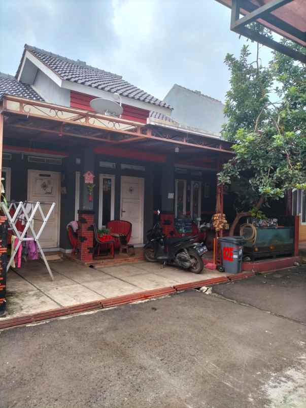 rumah second di yanah baru depok