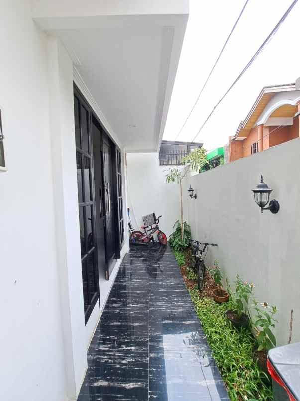 rumah second semi furnish dekat walikota tangsel