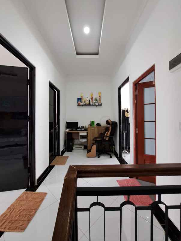 rumah second semi furnish dekat walikota tangsel