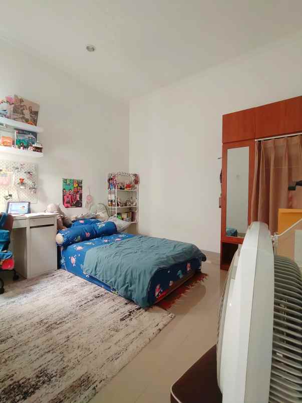 rumah secondary 2 lantai di rawamangun jaktim