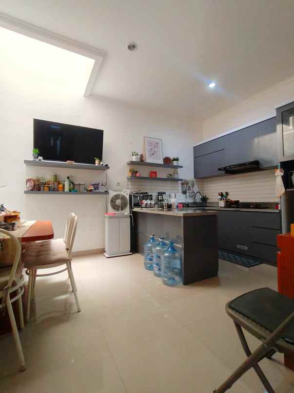 rumah secondary 2 lantai di rawamangun jaktim