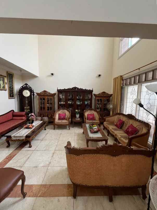 rumah secondary dalam komplek di rawamangun