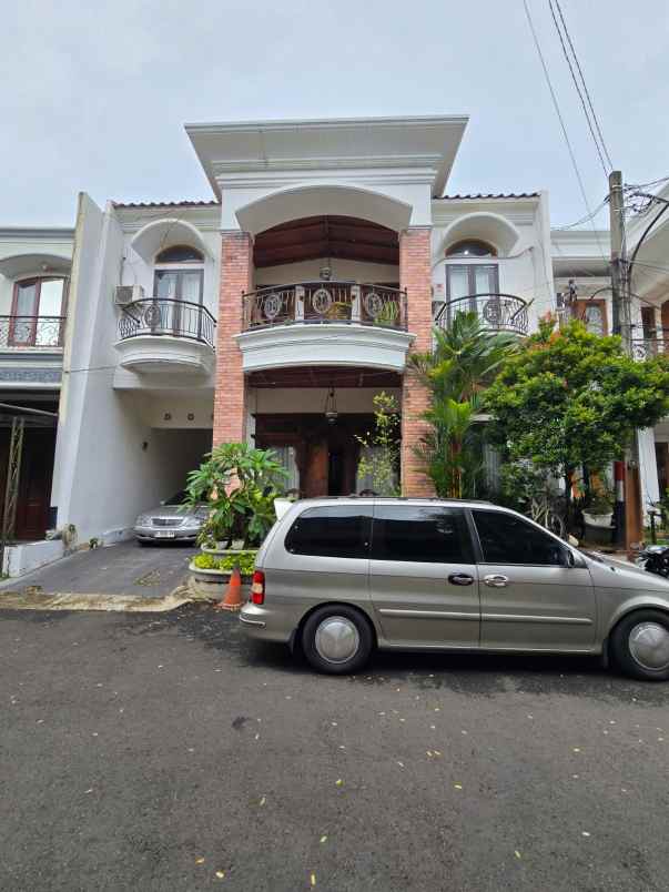 rumah secondary dalam townhouse di pondok bambu