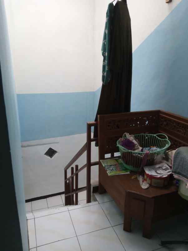 rumah seken 2 lantai siap huni