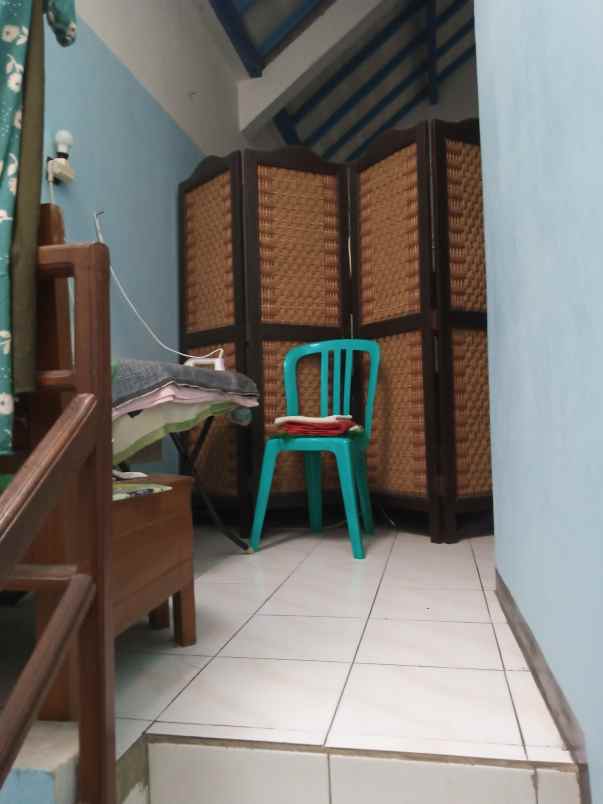 rumah seken 2 lantai siap huni