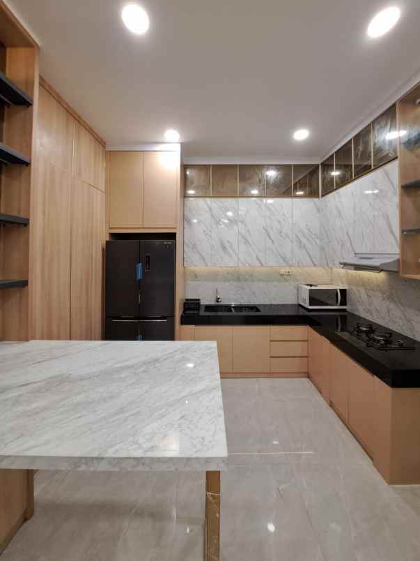 rumah semi furnish siap huni di discovery bintrao