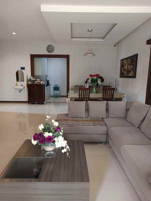 rumah serasa villa view kota bandung di bojongkoneng