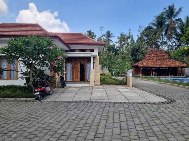 rumah siap huni ada kolam renang di borobudur