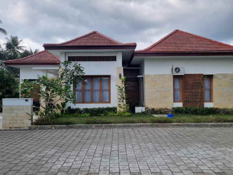 rumah siap huni ada kolam renang di borobudur