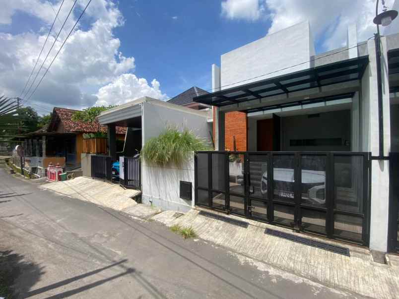 rumah siap huni cocok untuk homwstay di ngaglik