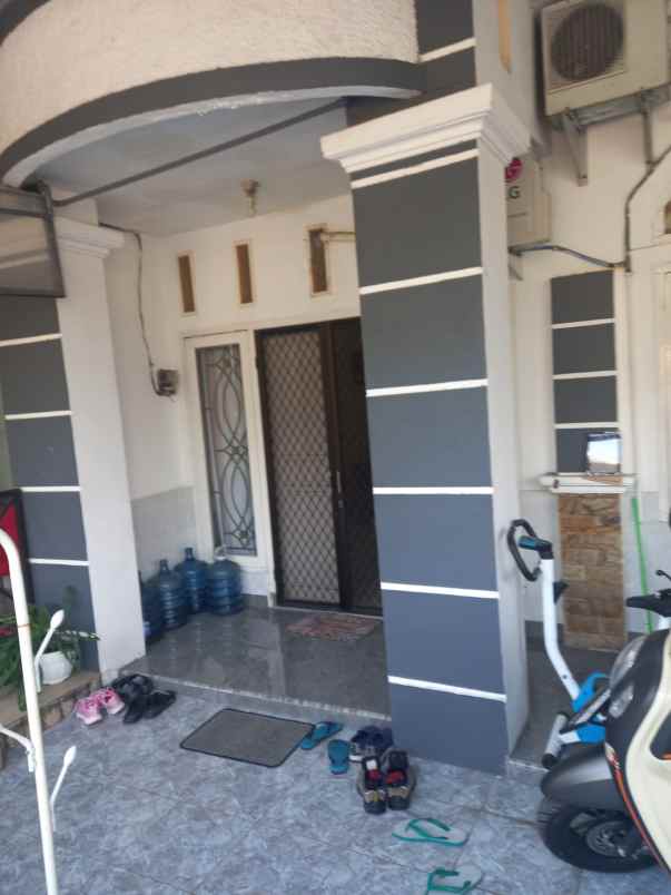 rumah siap huni kawasan elite one gate kota mojokerto