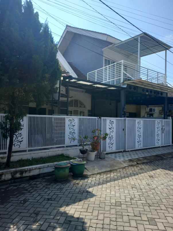 rumah siap huni kawasan elite one gate kota mojokerto