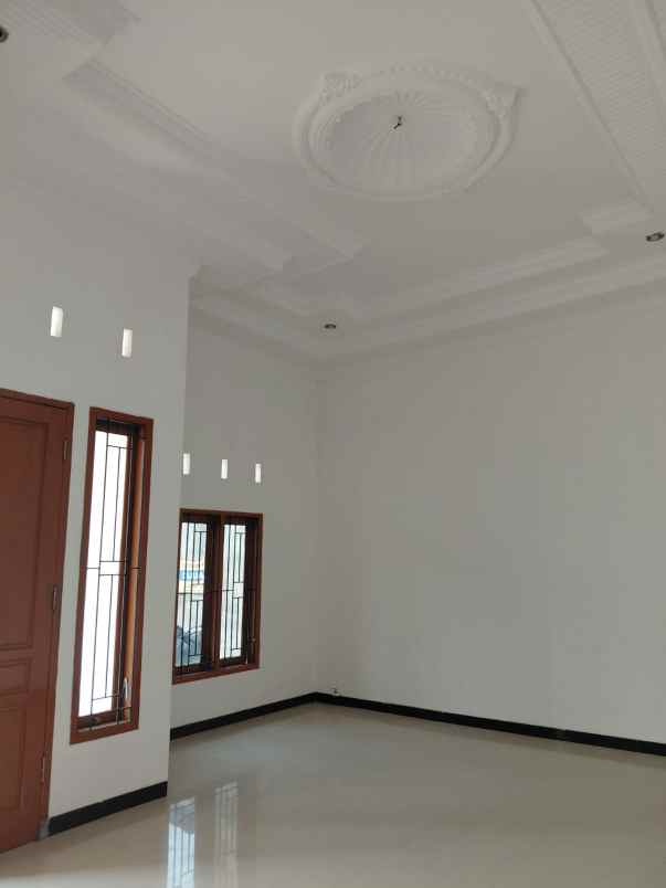 rumah siap huni lokasi di buring kota malang