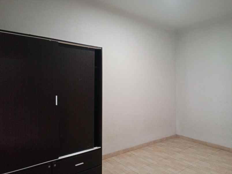 rumah strategis dalam komplek cilodong depok