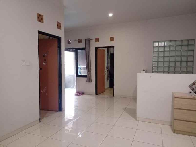 rumah strategis dalam komplek cilodong depok