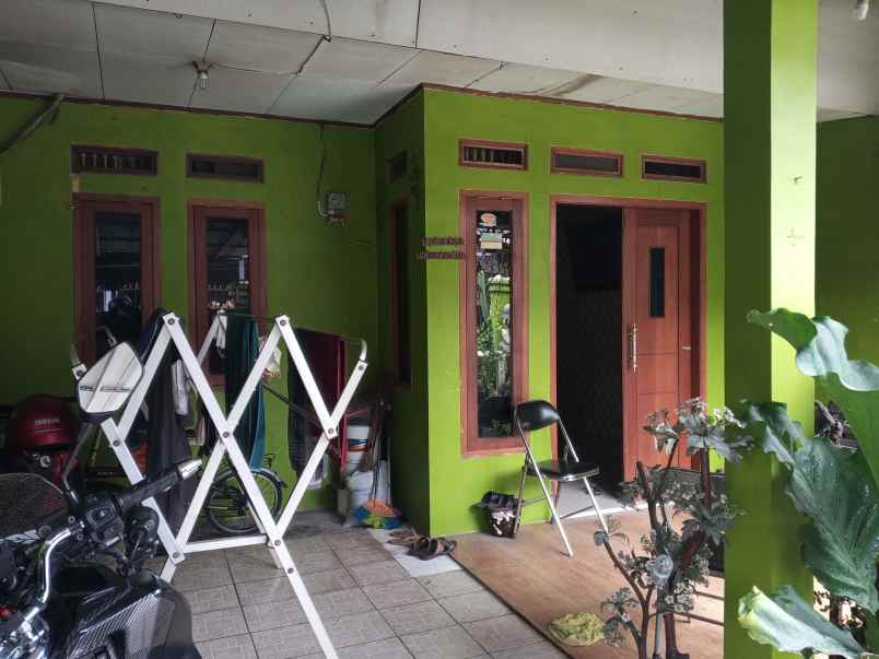 rumah strategis di jalan raya jatiasih