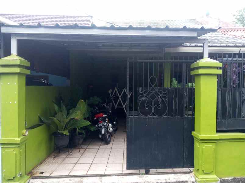 rumah strategis di jalan raya jatiasih