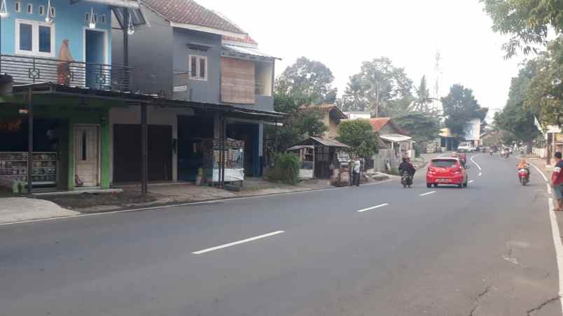 rumah strategis tepi jl raya