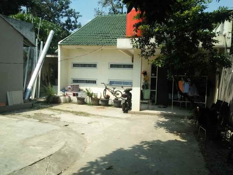 rumah tinggal pinggir jalan raya