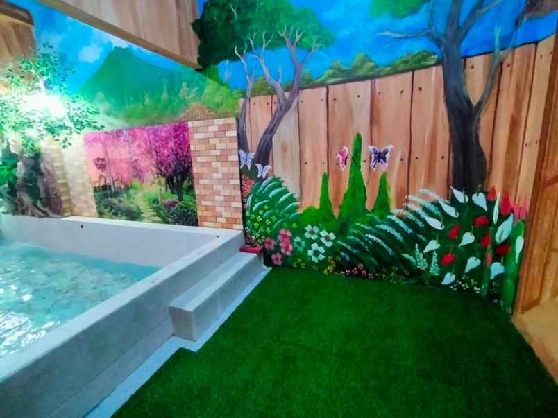 rumah villa strategis plus kolam renang di kota batu