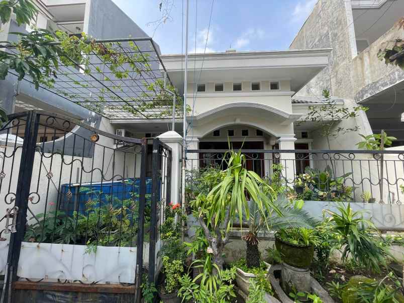 rumah wisma mukti klampis anom manyar kartika surabaya