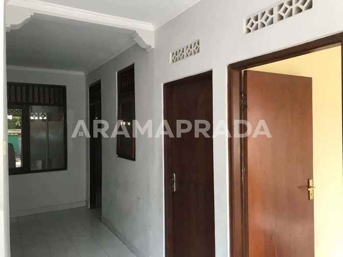 sewa rumah garasi 2 mobil 3 kamar pedungan densel