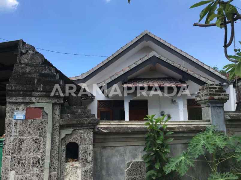 sewa rumah garasi 2 mobil 3 kamar pedungan densel