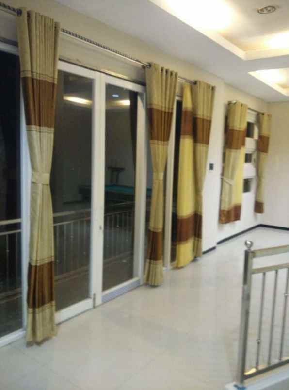 villa mewah 4 lantai di kusuma pinus kota batu