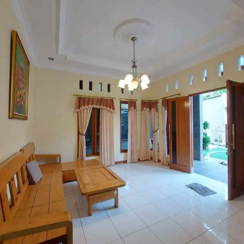 villa mz puncak astentic modern