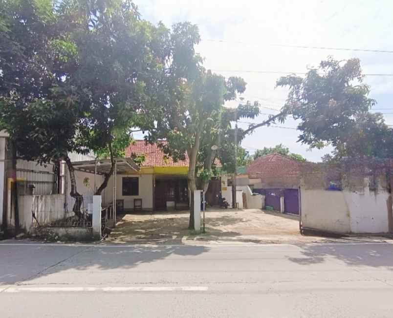 bangunan komersil dekat undip semarang