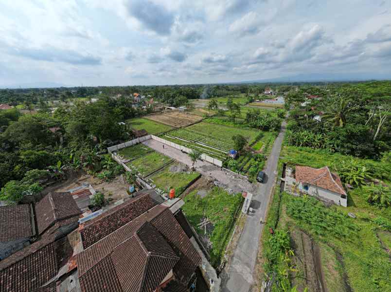 barat pasar gentan tanah jakal km 10 luas 160 m2