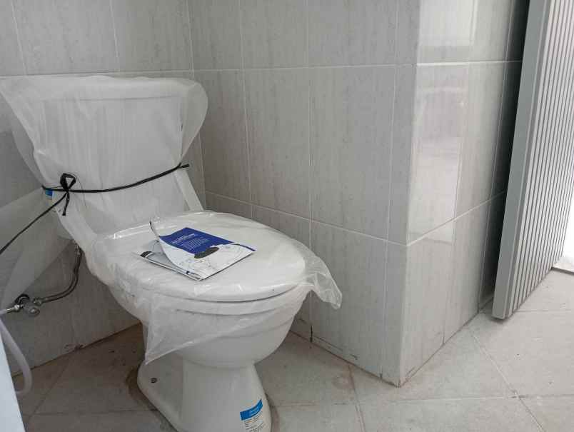 dijual cash rumah mewah 3 lantai di selatan jakarta