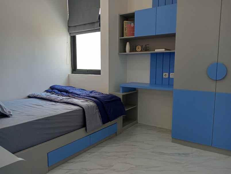 dijual cash rumah mewah 3 lantai di selatan jakarta