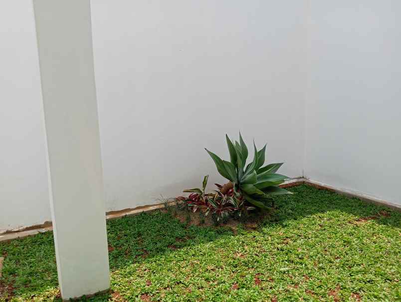 dijual cash rumah mewah 3 lantai di selatan jakarta