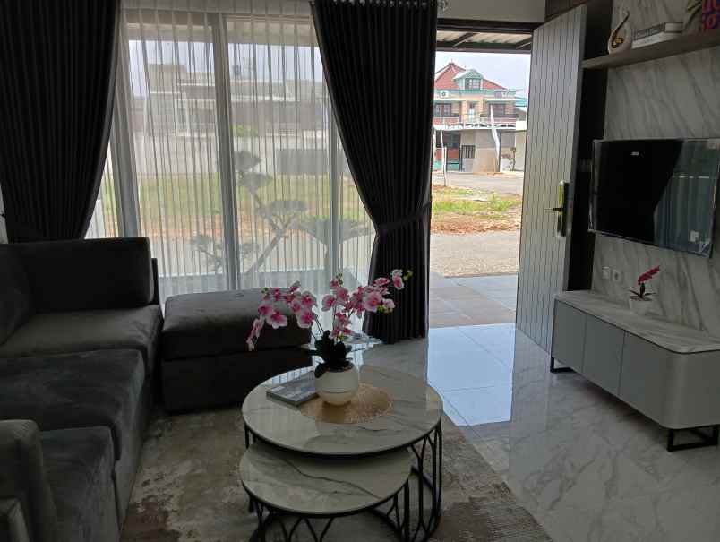 dijual cash rumah mewah 3 lantai di selatan jakarta