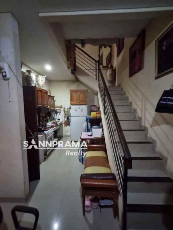 dijual cepat rumah 2 lantai kukusan depok rinindar