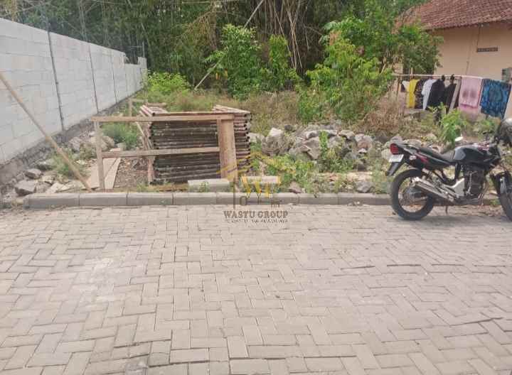 dijual kos carport 4 mobil di jalan damai yogyakarta